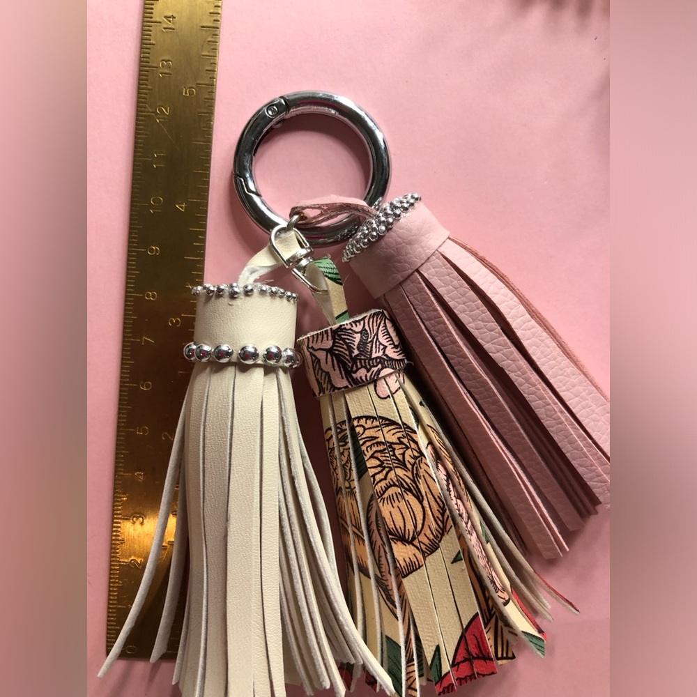 Handmade Spring Time Tassel Key Holder - Picture 4 of 4